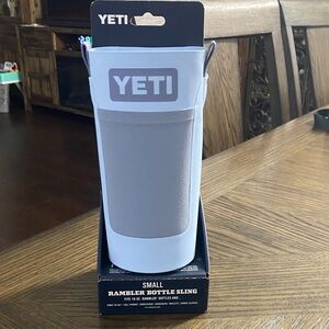 Yeti Small Rambler Bottle Sling in big sky blue